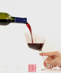 切忌酒后洗澡，九招教你喝酒不傷身——以青島藍莓酒為例